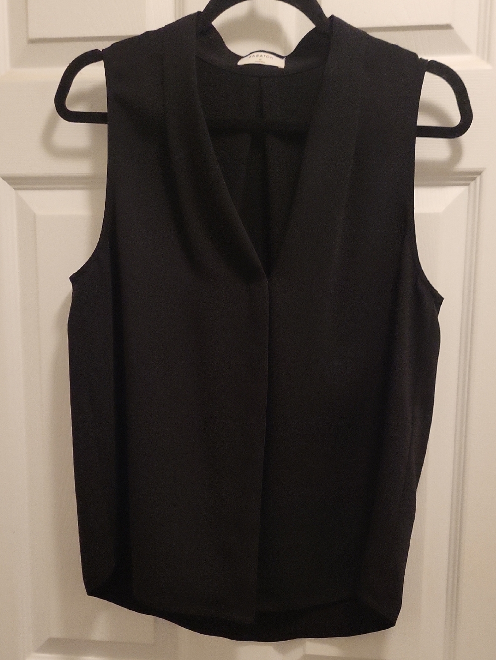 Babaton Black Sleeveless V-Neck Camisole
